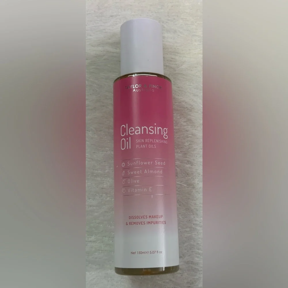 Pink and White Makeup Remover with Elegant Gradient Design